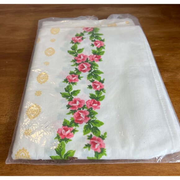 Vintage Tastemaker by Stevens Pink Floral Tablecloth Rectangle New - Picture 2 of 4